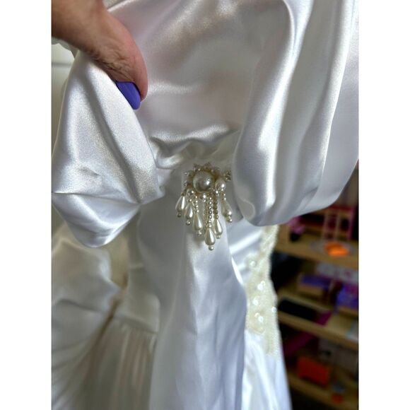 VINTAGE WEDDING DRESS Preference Satin Beaded Puff-Sleeves Bustle-bow Train Sz 1 - Picture 5 of 13